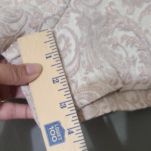 ANN TAYLOR LOFT Women's Elegant Cream/Gold Patterned Women Shorts - Size 12 - Picture 12 of 13